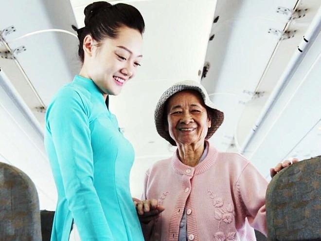 'Lam tiep vien hang khong, co bi sam so van phai niem no' hinh anh