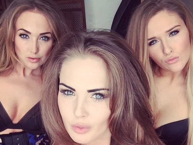 Ba chi em hot girl thu ve hang nghin Euro nho chup anh hinh anh