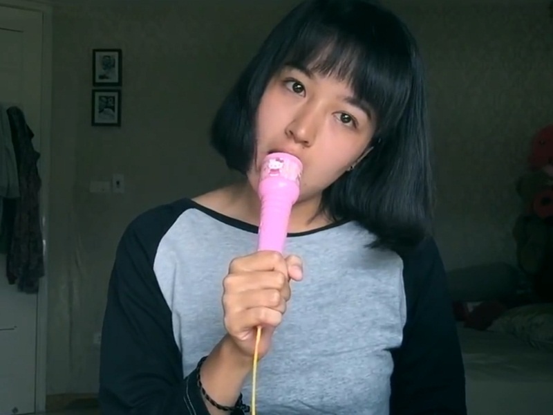 9X cover ca khuc 'That bat ngo' hut 200.000 luot xem hinh anh