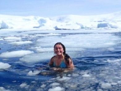 Cuoc song cua co gai lam viec tai Nam Cuc hinh anh