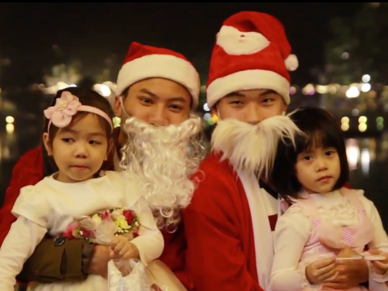 Nhung dieu uoc gian di trong dem Giang sinh hinh anh