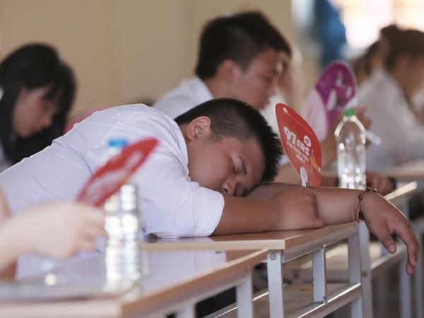 Canh bao hau qua dung mang xa hoi 30 phut truoc khi ngu hinh anh