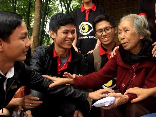 Di bo hon 120 km de lam tu thien hinh anh