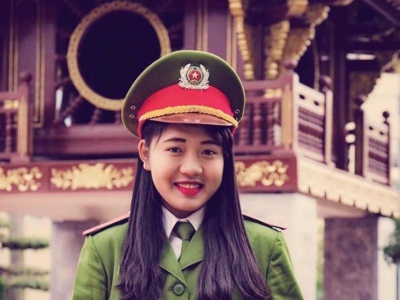 Nu thu khoa cua Hoc vien Canh sat Nhan dan hinh anh