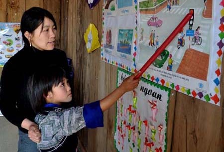 Thuong Tet Nguyen dan cho giao vien vung cao to lich hinh anh