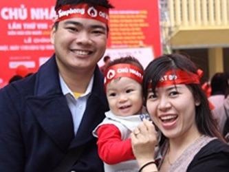 Nhung nguoi tiep lua Chu nhat Do hinh anh