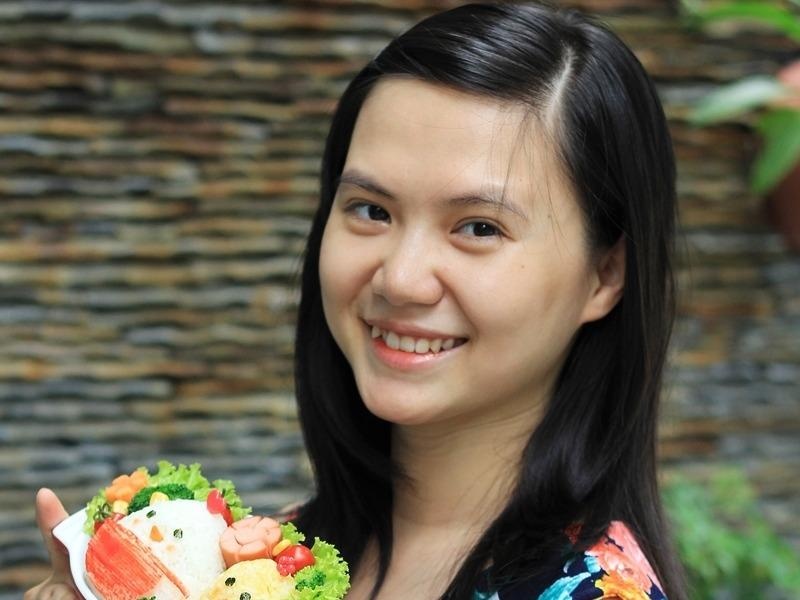 Co gai Sai thanh noi tieng voi tai trang tri mon an Bento hinh anh