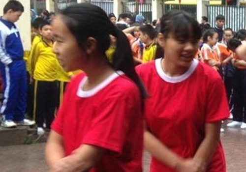 Ha Noi: Hoc sinh ao coc, dam mua lanh cho duoc vao hoi khoe hinh anh