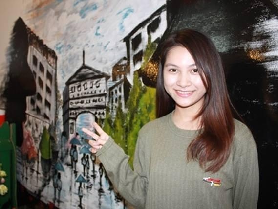 Nu sinh Tra Vinh ve tranh tuong thu hut nguoi xem hinh anh