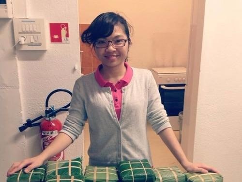 Du hoc sinh Viet va trai nghiem an Tet xu nguoi hinh anh