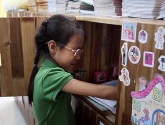 SGK cua minh mong nhung nang, SGK cua ho day nhung nhe hinh anh