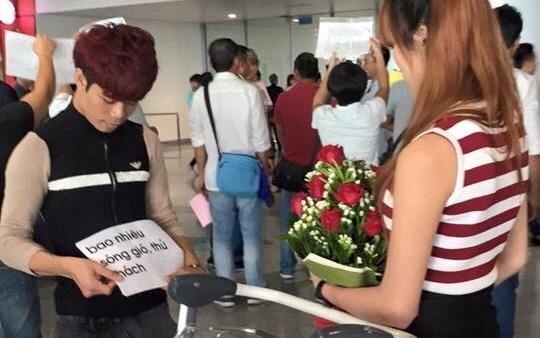 Man cau hon bang 15 trang giay giua san bay Noi Bai hinh anh