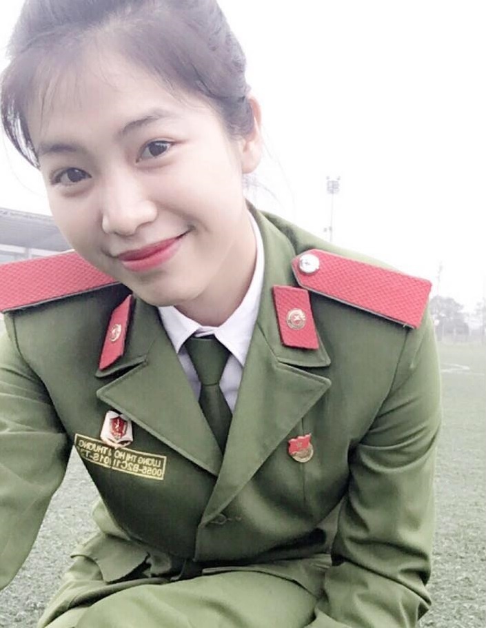 nữ sinh cảnh sát kẹp cổ 3 người ảnh 2 nu sinh canh sat kep co 3 nguoi anh 2