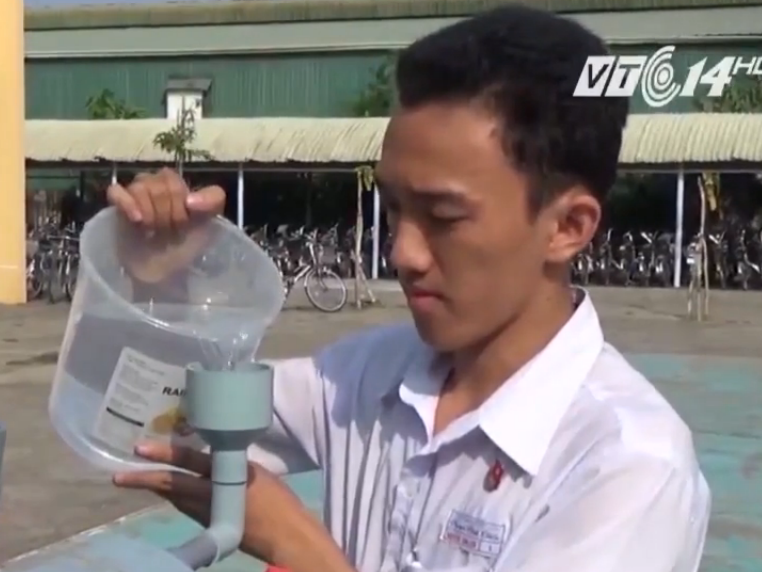 9X che tao may loc nuoc man thanh nuoc ngot hinh anh