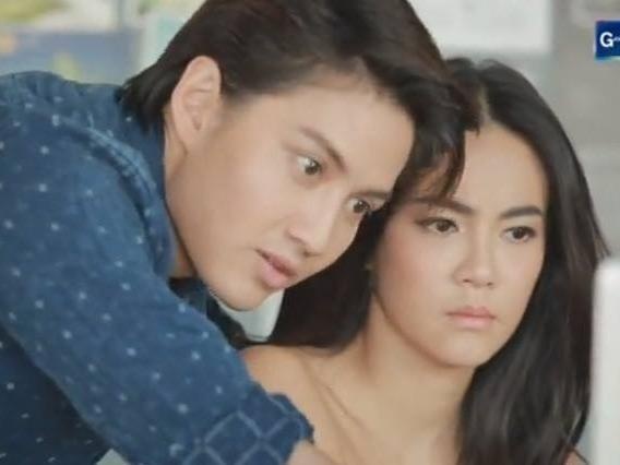 Toan canh moi quan he phuc tap giua 4 nguoi hinh anh