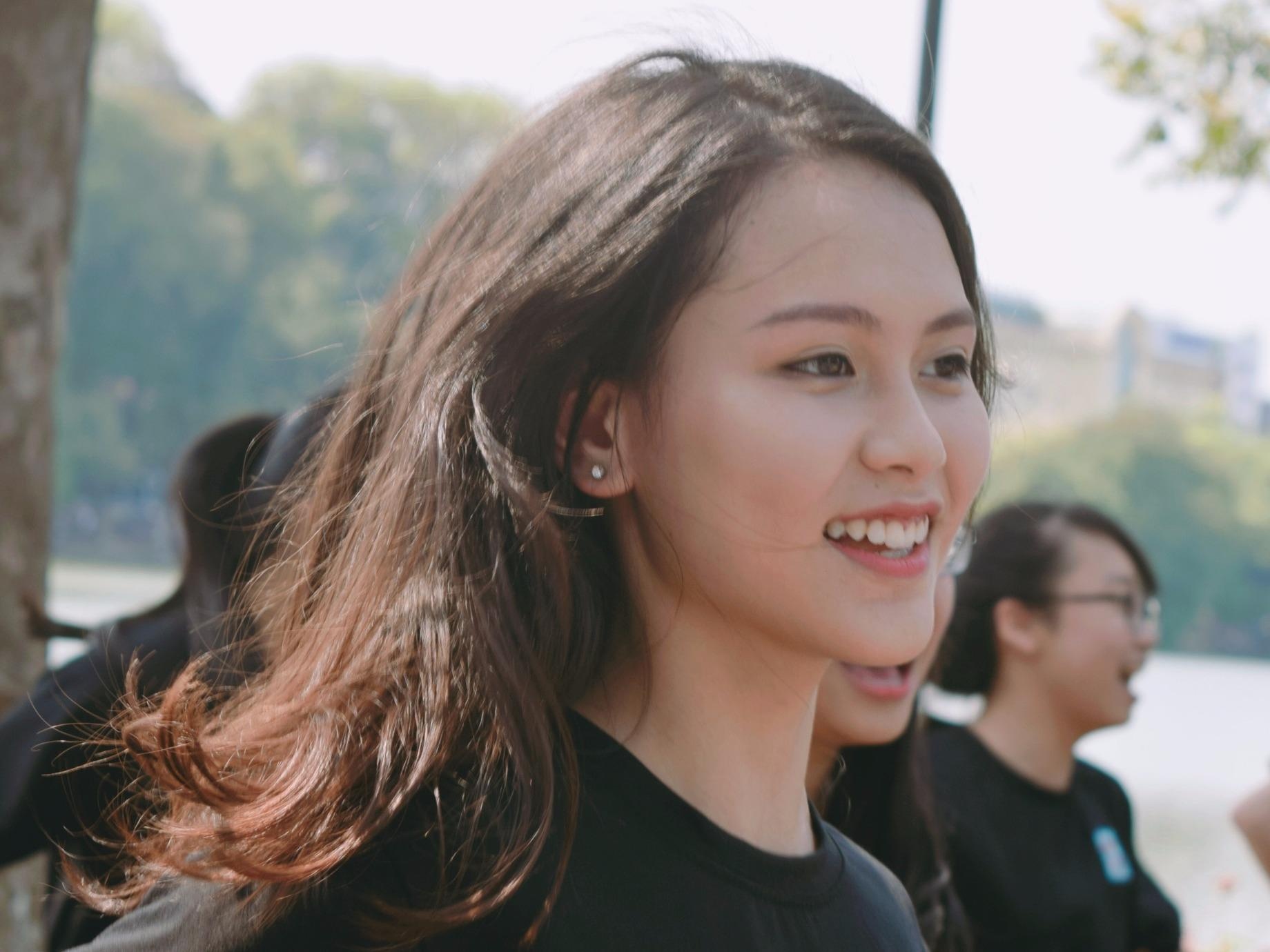 Teen Ams nhay flashmob soi dong chao he hinh anh