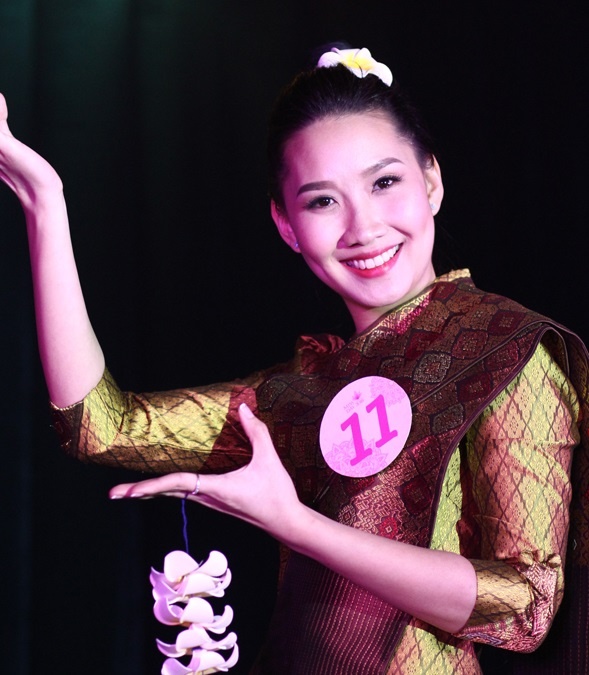 Nu sinh Lao goc Viet xinh dep anh 2