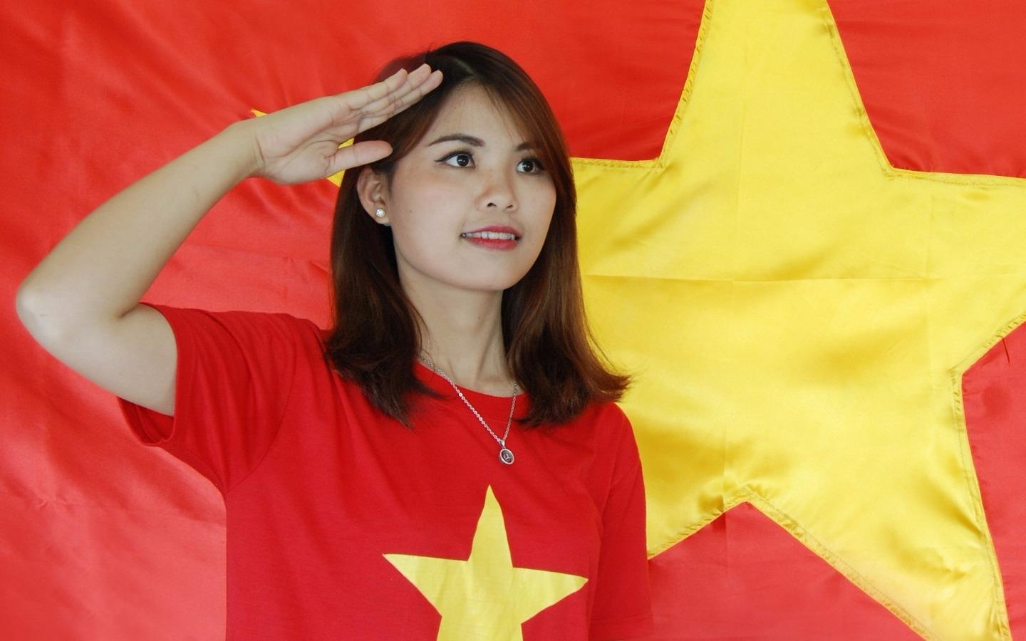 Gioi tre Ha thanh hao huc chup anh mien phi voi co To quoc hinh anh