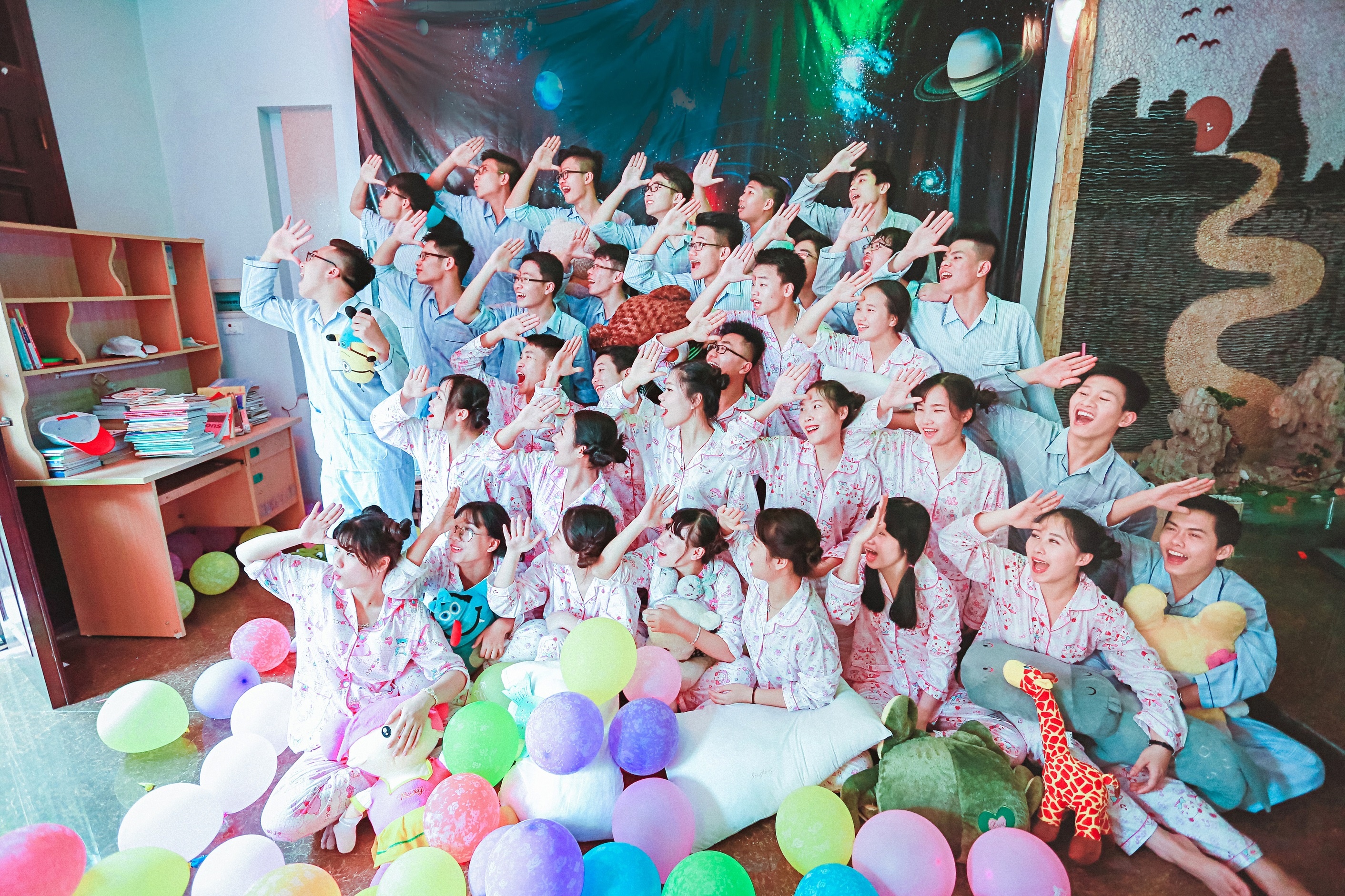 ảnh kỷ yếu tiệc đêm ảnh 5 anh ky yeu tiec dem anh 5