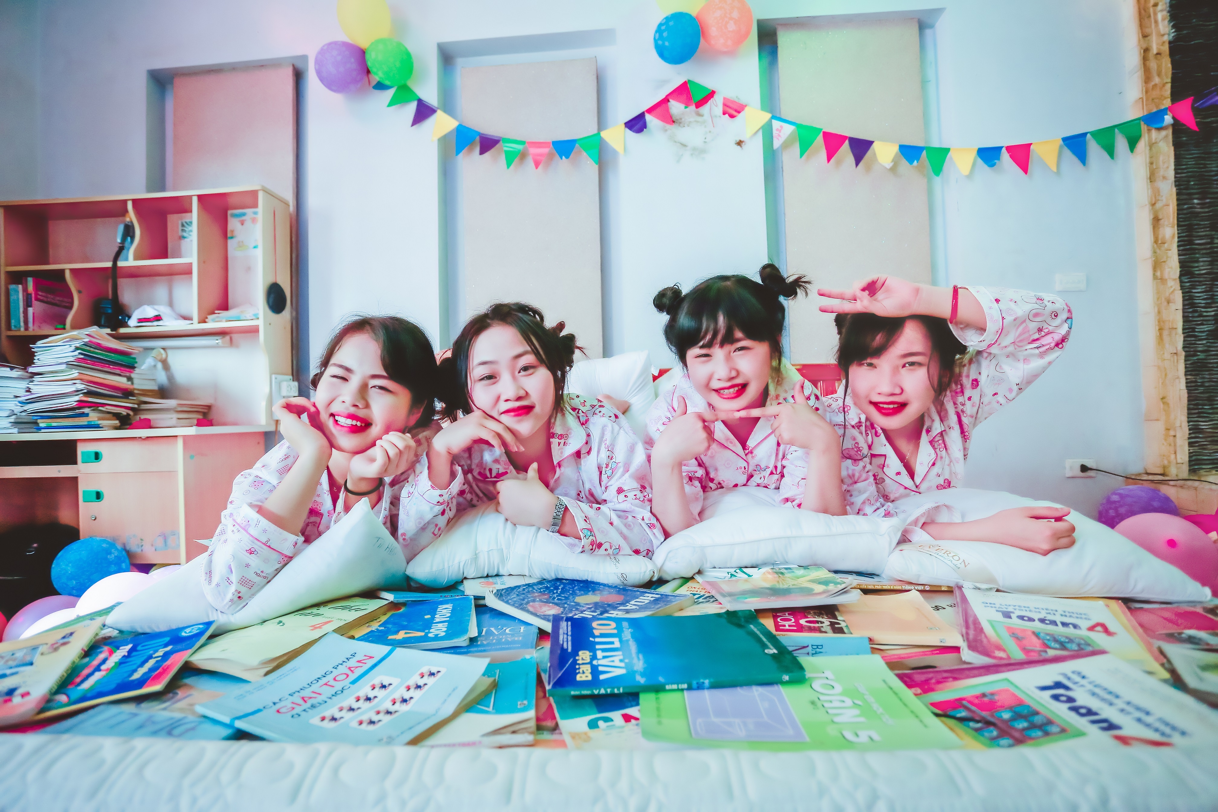 ảnh kỷ yếu tiệc đêm ảnh 8 anh ky yeu tiec dem anh 8