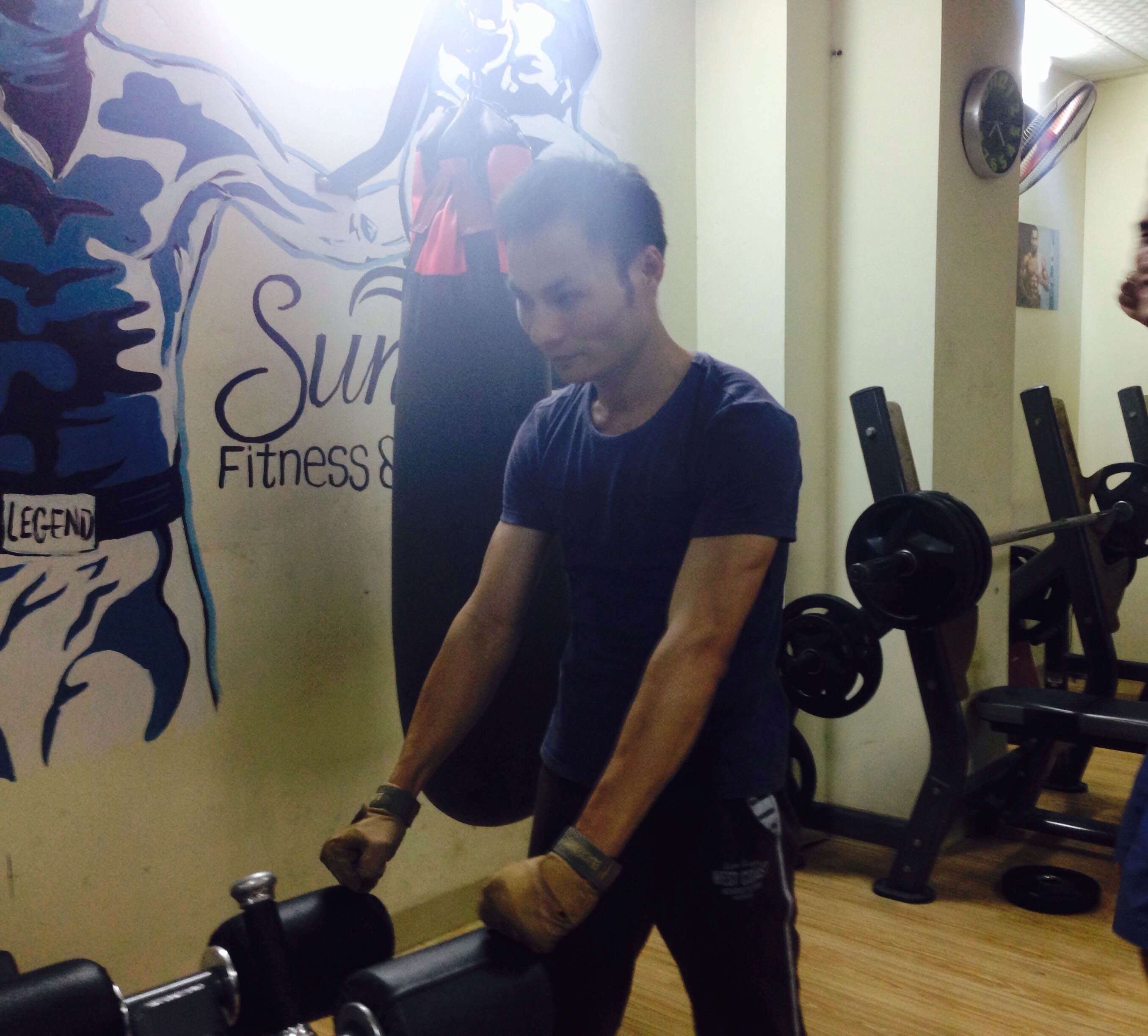 Nam thanh nien cho nguoi khac dam anh 1