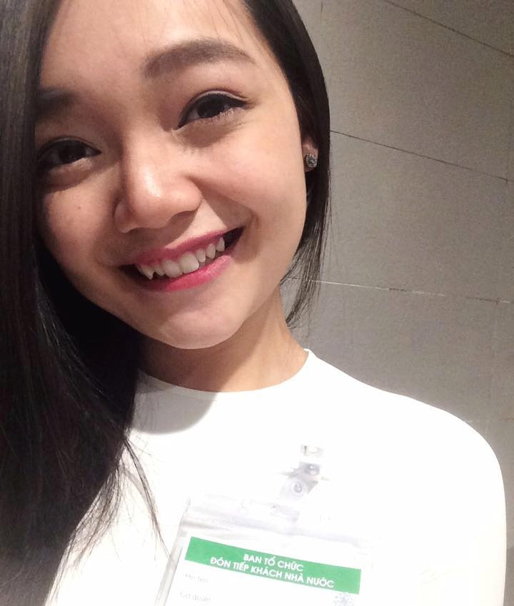 Nu sinh Viet tang hoa Obama anh 8