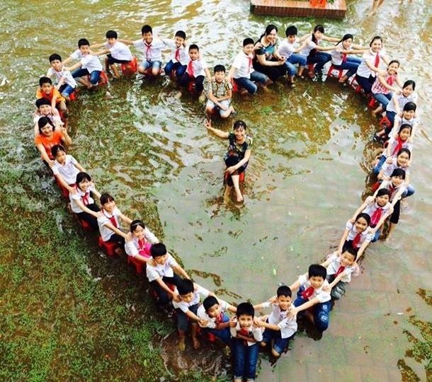 học sinh lớp 5 xếp hình trái tim ảnh 1 hoc sinh lop 5 xep hinh trai tim anh 1