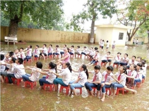 học sinh lớp 5 xếp hình trái tim ảnh 2 hoc sinh lop 5 xep hinh trai tim anh 2