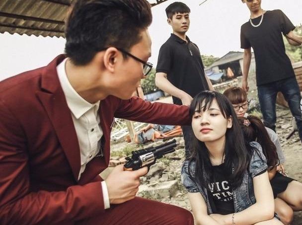 Teen Ninh Binh chup ky yeu ‘Anh hung cuu my nhan’ hinh anh