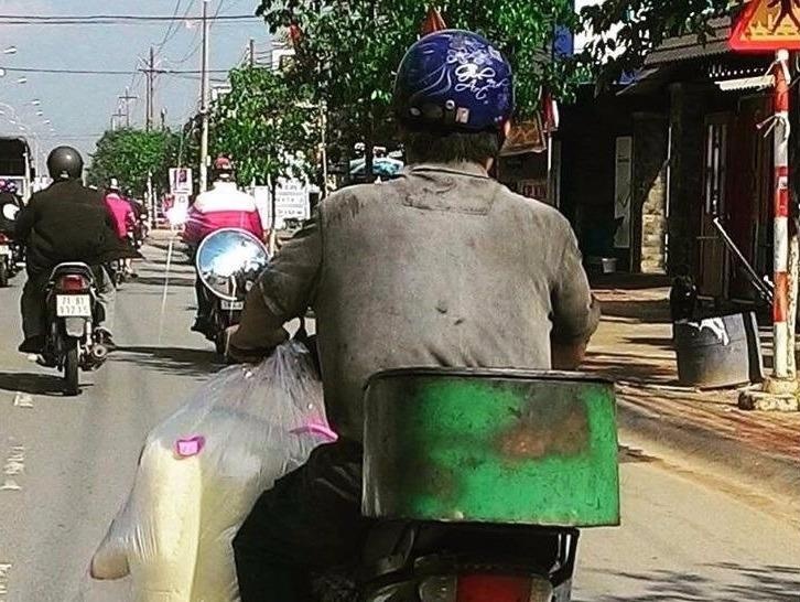 Mon qua nguoi cha ngheo danh tang con gai nhan ngay 1/6 hinh anh