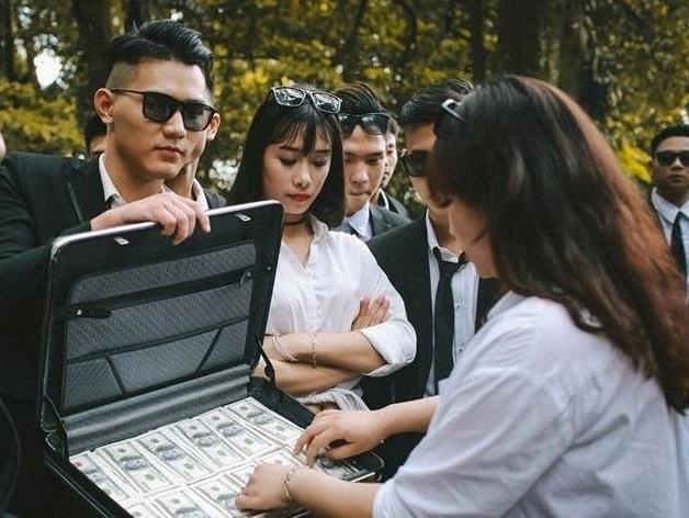 Anh ky yeu phong cach xa hoi den cua teen Ha Noi hinh anh