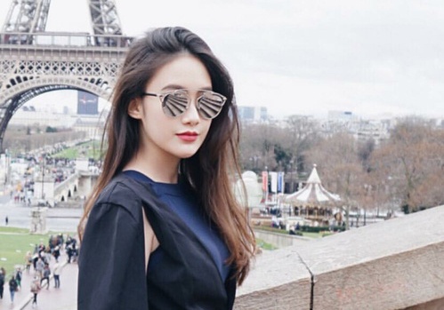 9X Lao goc Viet noi tieng xinh dep, thanh thao 4 ngon ngu hinh anh