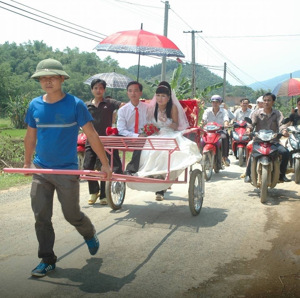 rước dâu bằng xe người kéo ảnh 1 ruoc dau bang xe nguoi keo anh 1