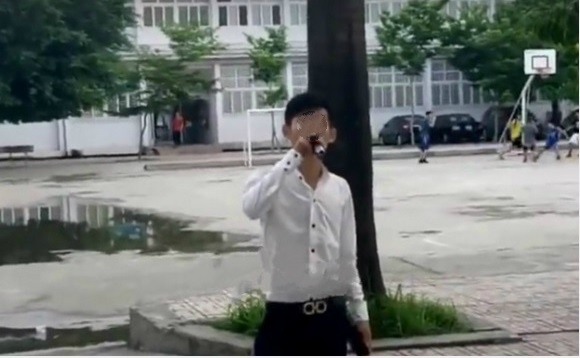 Nam sinh tỏ tình bị tạt nước ảnh 1 Nam sinh to tinh bi tat nuoc anh 1