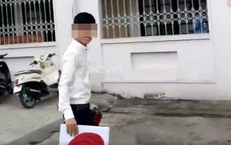 Nam sinh Dien luc bi hat nuoc khi to tinh hinh anh