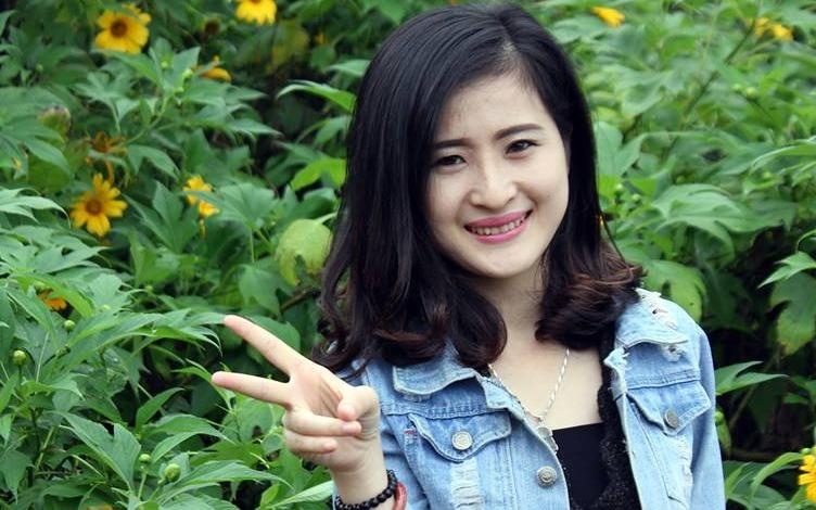 Co giao 9X xinh dep day tieng Anh mien phi tren mang hinh anh