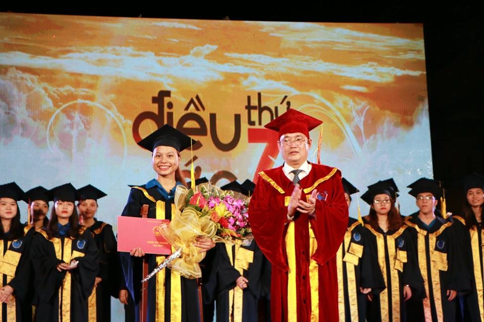 co gai mot chan giau nghi luc anh 1