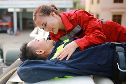 Anh cuoi ben xe chua chay cua cap linh cuu hoa Quang Tri hinh anh