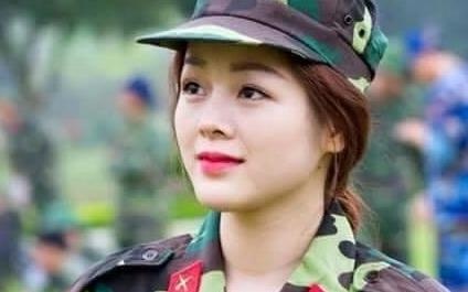 Nu quan nhan xinh dep duoc dan mang tim kiem hinh anh