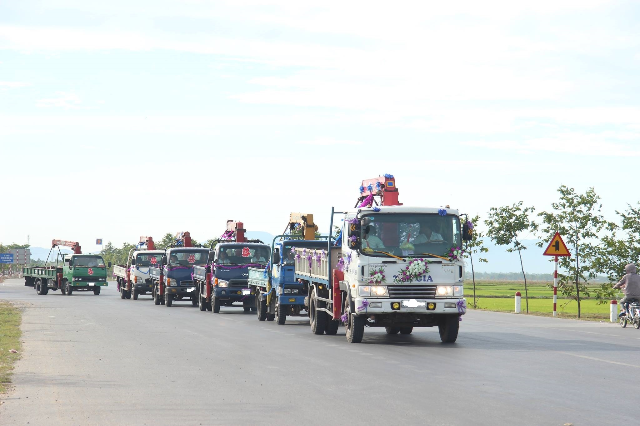 dam cuoi bang xe cau o Nghe An anh 1