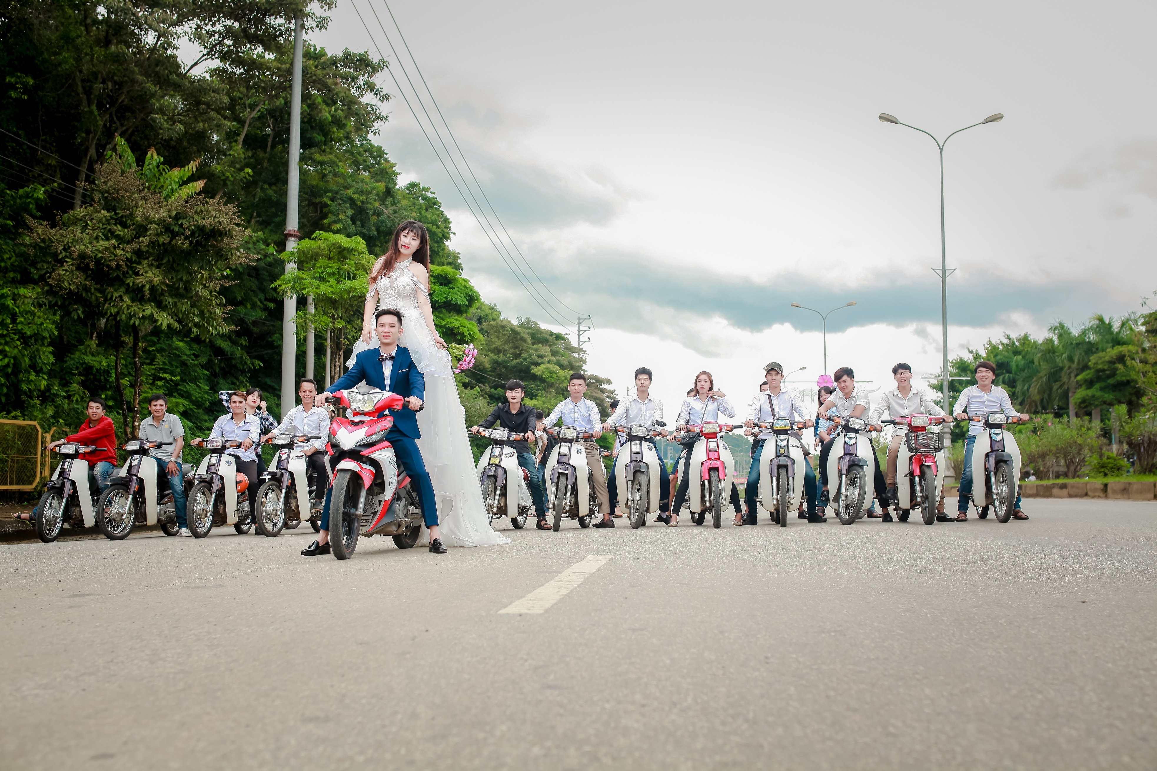 anh cuoi ben 30 chiec xe dream anh 4