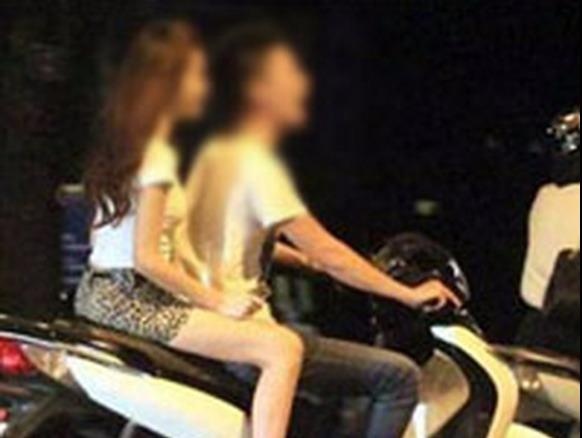 Tu khi nao xe SH la thuoc do cho tinh yeu cua gioi tre? hinh anh