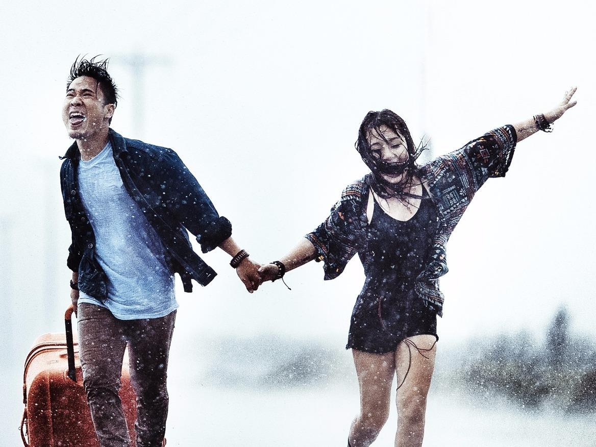 Anh cuoi mao hiem chup giua troi mua bao tai Quang Ninh hinh anh