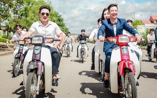 Anh cuoi khong doi mu bao hiem ben dan xe Dream gay bat binh hinh anh