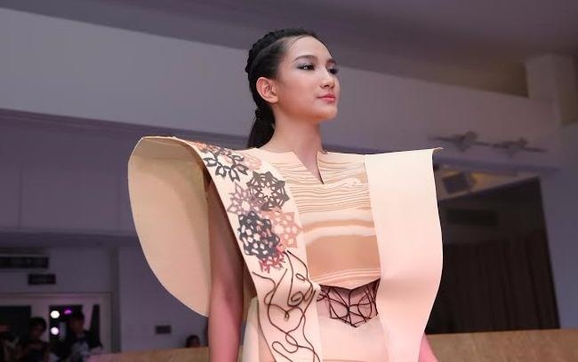 Buoi trinh dien thoi trang doc dao cua teen Amsterdam hinh anh