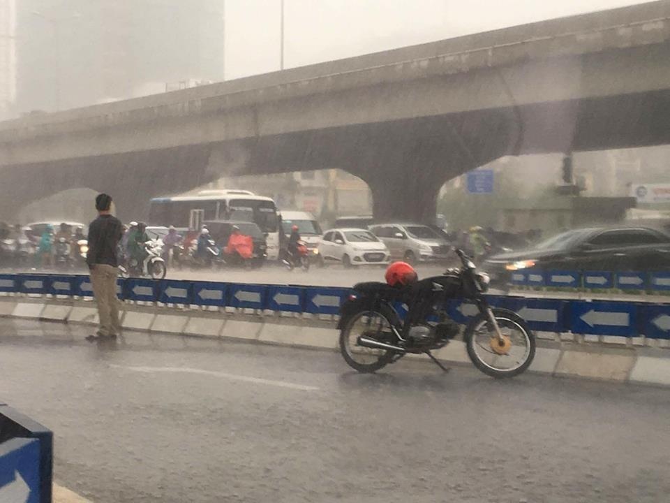 chàng trai đứng khóc dưới mưa ảnh 1 chang trai dung khoc duoi mua anh 1