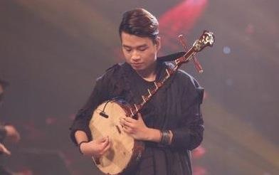 Chang trai cover 'We don’t talk anymore' bang dan nguyet hinh anh