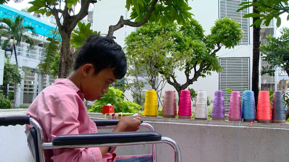 chàng trai bán bút bi chạy thận ảnh 1 chang trai ban but bi chay than anh 1