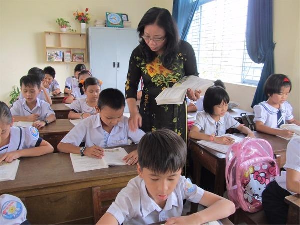 Co giao viet sai bang cuu chuong duoc dan mang dong cam hinh anh