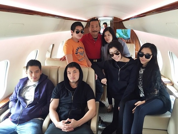 cuoc song xa hoa cua con nha giau anh 1